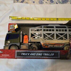 Maxx Action Realiztic 'Lights & Sounds' 1:16 TruckLong Hauler with Dinosaur New